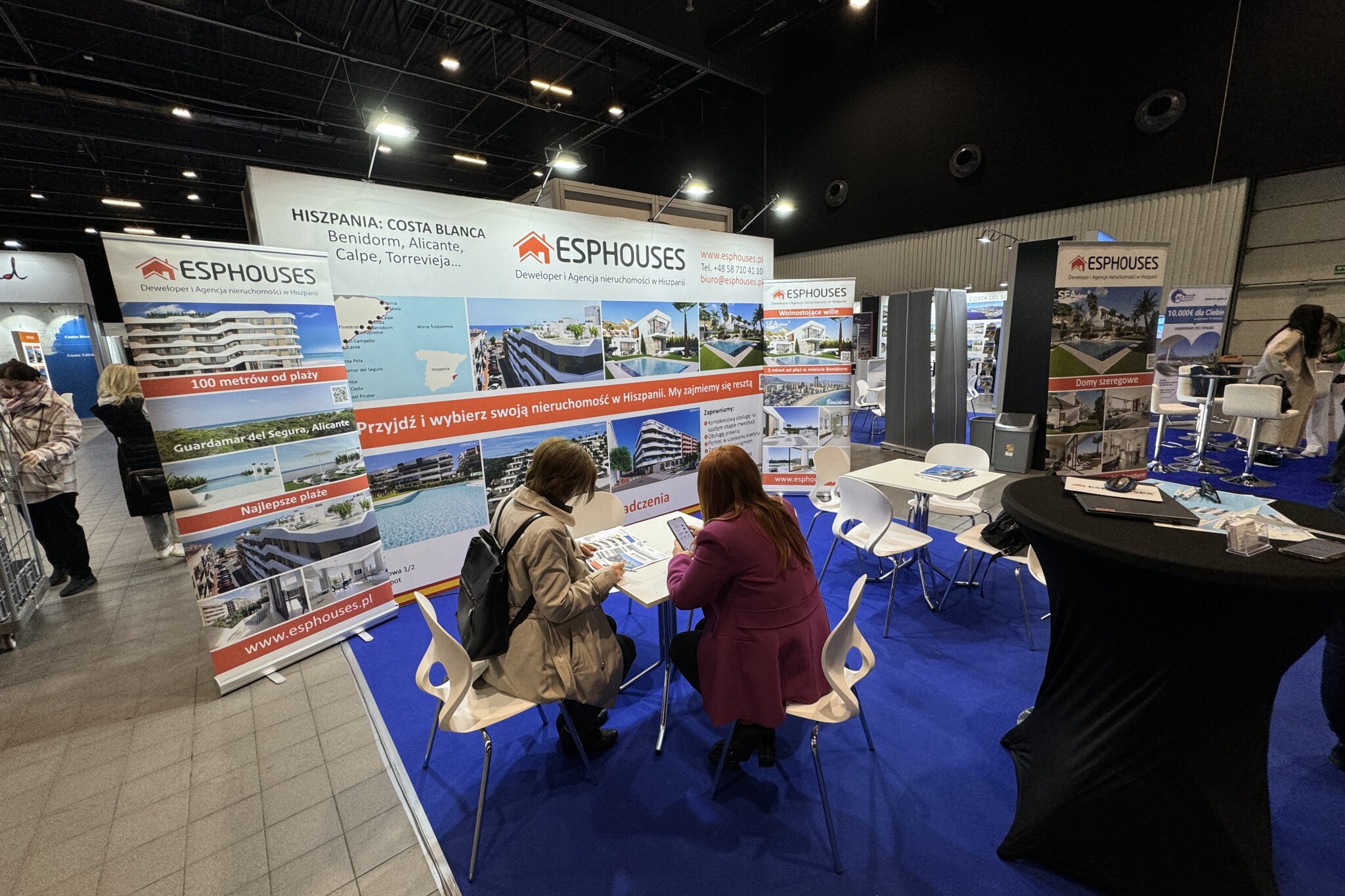 ESPHOUSES sticht auf der Immobilienmesse INRE in Warschau hervor